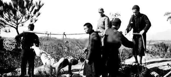 长沙会战，打的小日本满地尸体，最后像抬猪一样被抬走