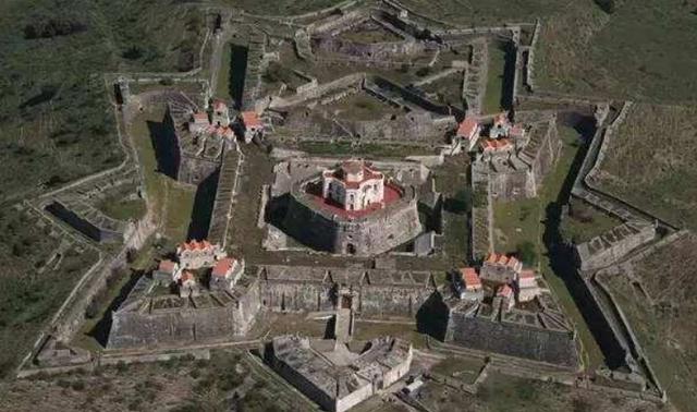欧洲城堡与中国城墙，到底谁的防御力更强？一场战役证明了结果!