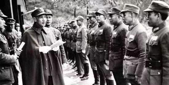 西安事变中抓住蒋介石的那名士兵后来是怎么处理的？